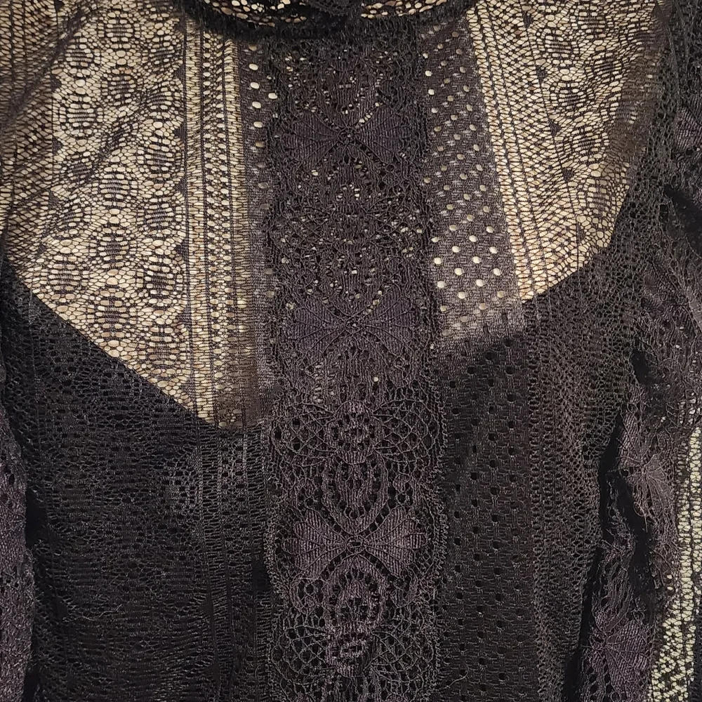 BLACK LACE TOP - Picture 6 of 6